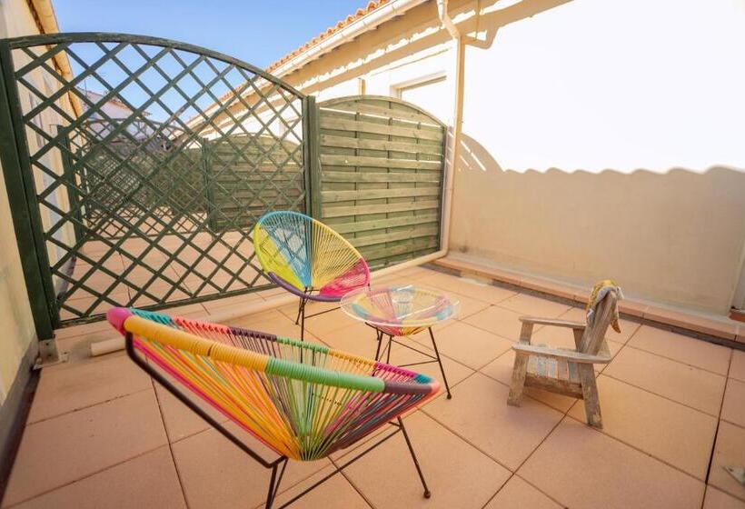 标准间内部标间, Camille