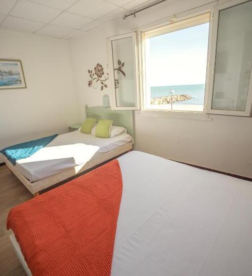 带海景的标准房, Camille