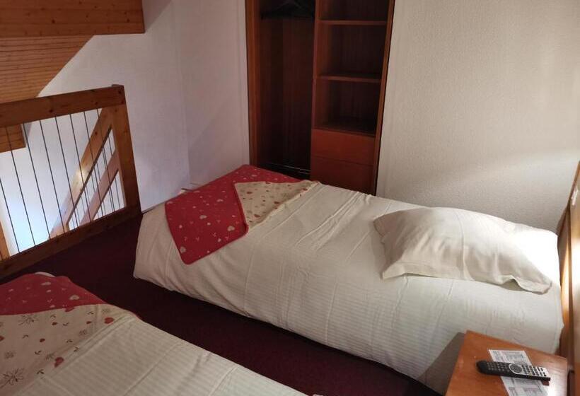 חדר סטנדרט לארבעה, Carlit