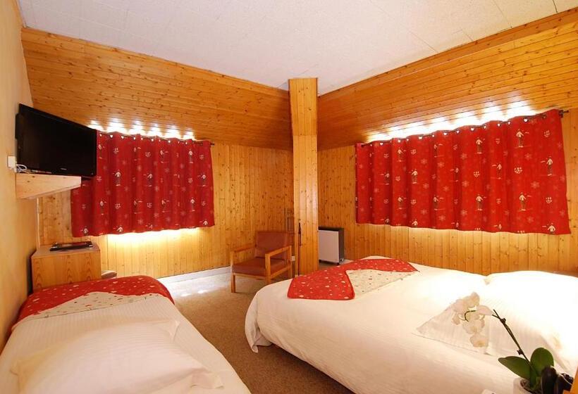 חדר סטנדרט לשלושה, Carlit