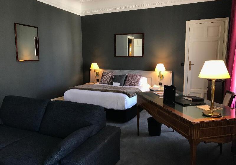 Полулюкс, Carlton