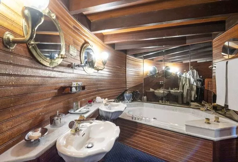 Suite, Château De Codignat