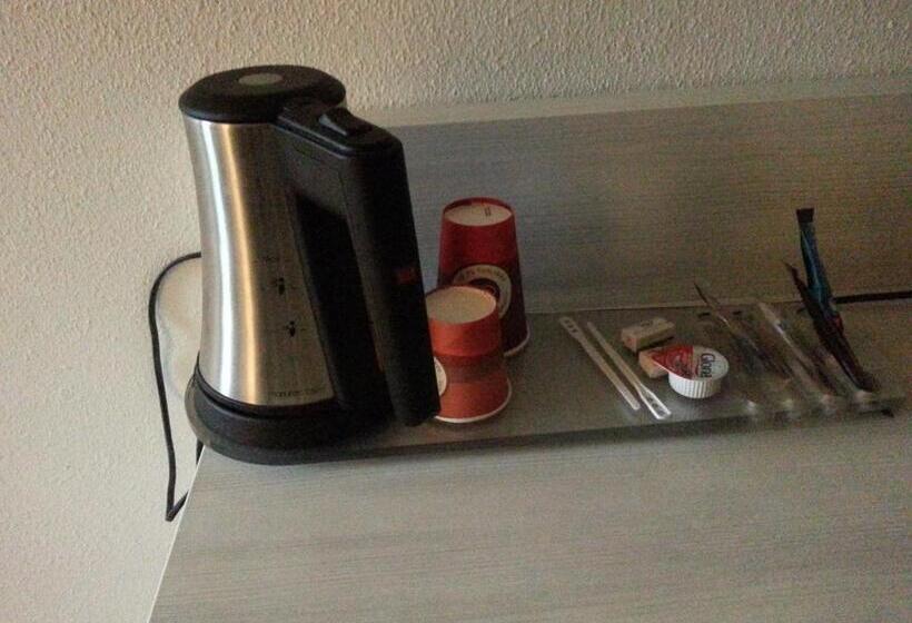 スタンダードトリプルルーム, Logis Hôtel Des Lacs Paris Sud