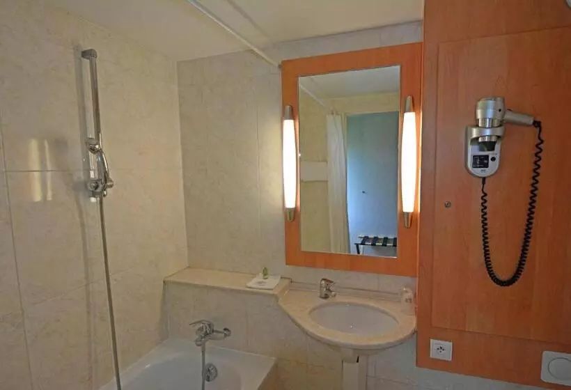 スタンダードトリプルルーム, Logis Hôtel Des Lacs Paris Sud