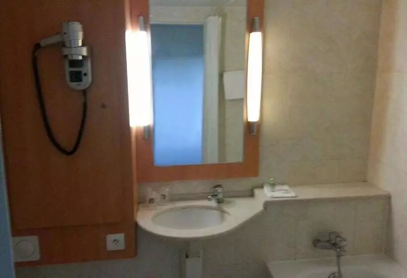 レイクビュースタンダードルーム, Logis Hôtel Des Lacs Paris Sud