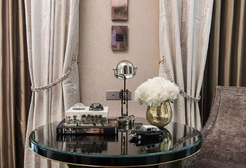 Deluxe Kamer, De Crillon