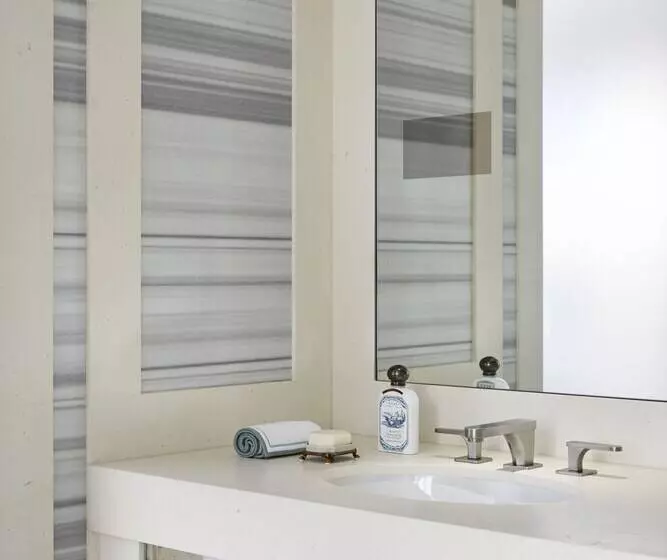 Suite, De Crillon
