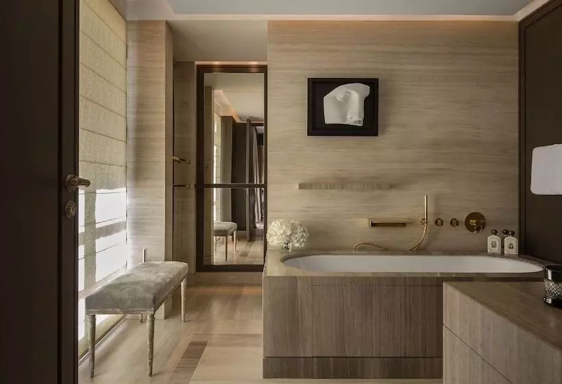 Suite, De Crillon