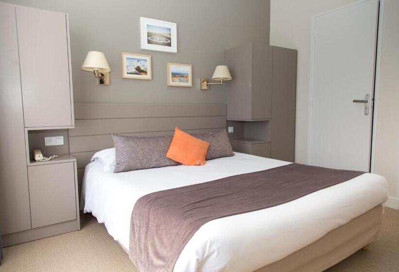 高级大房间, Des Pins