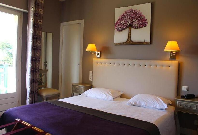 标准间带阳台, Des Pins