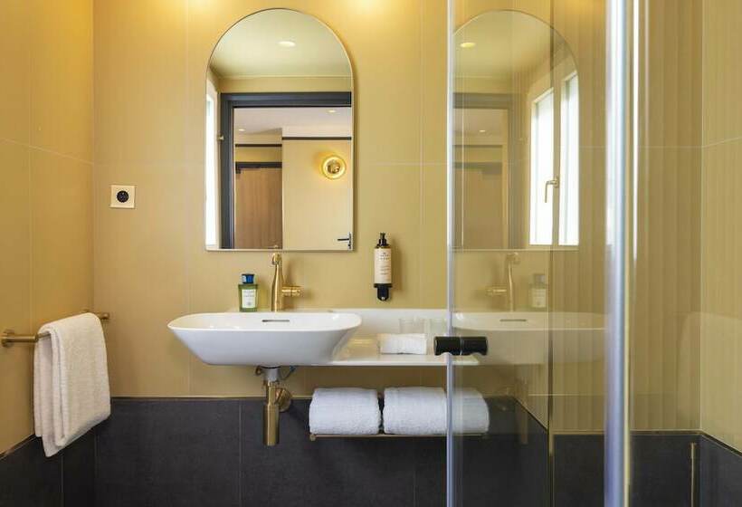 コンフォートルーム, Hôtel Jardin De Cluny