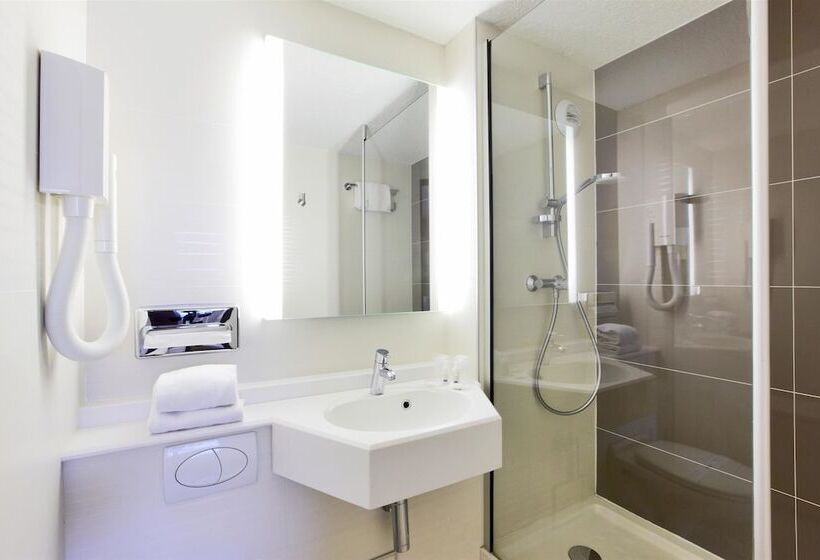 Номер Стандарт, Kyriad Hotel Nevers Centre