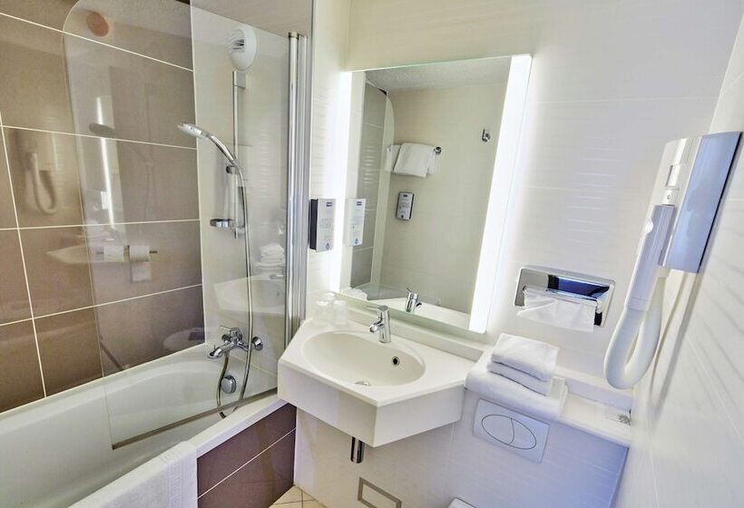 Номер Стандарт, Kyriad Hotel Nevers Centre