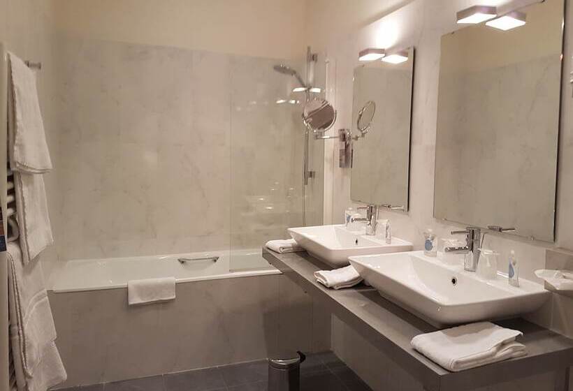 家庭间, Kyriad Saumur Hyper Centre Hôtel Appartements Et Spa Soins Sothys Paris