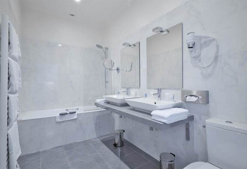 家庭间, Kyriad Saumur Hyper Centre Hôtel Appartements Et Spa Soins Sothys Paris