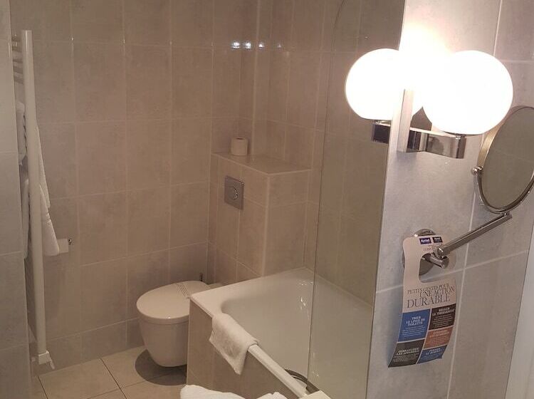 标准三人间, Kyriad Saumur Hyper Centre Hôtel Appartements Et Spa Soins Sothys Paris