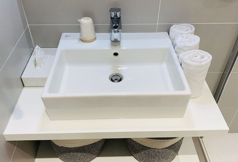 Апартаменты 1 Спальня, Kyriad Saumur Hyper Centre Hôtel Appartements Et Spa Soins Sothys Paris