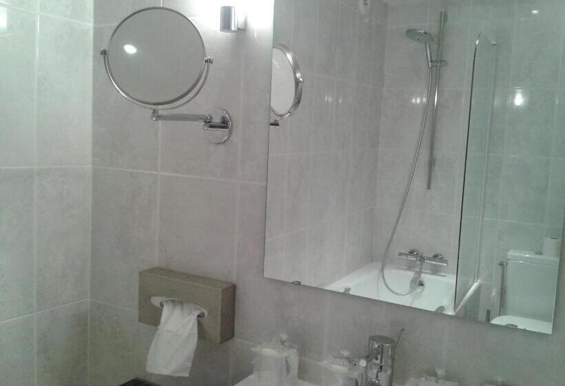 家庭间, Kyriad Saumur Hyper Centre Hôtel Appartements Et Spa Soins Sothys Paris