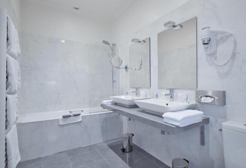 家庭间, Kyriad Saumur Hyper Centre Hôtel Appartements Et Spa Soins Sothys Paris