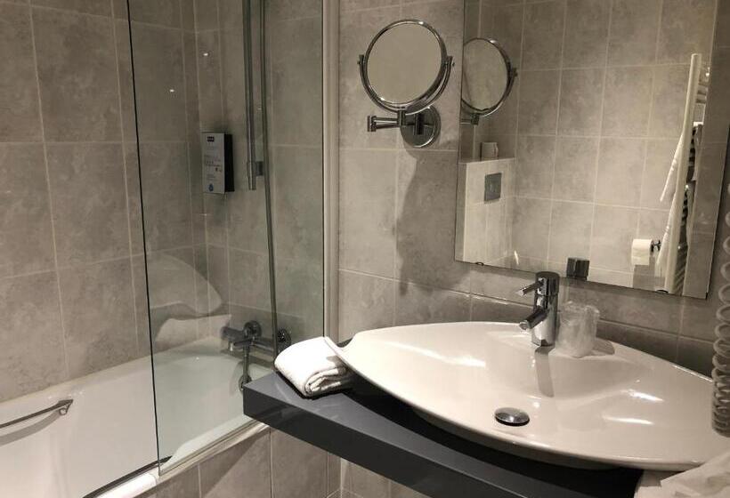 标准三人间, Kyriad Saumur Hyper Centre Hôtel Appartements Et Spa Soins Sothys Paris