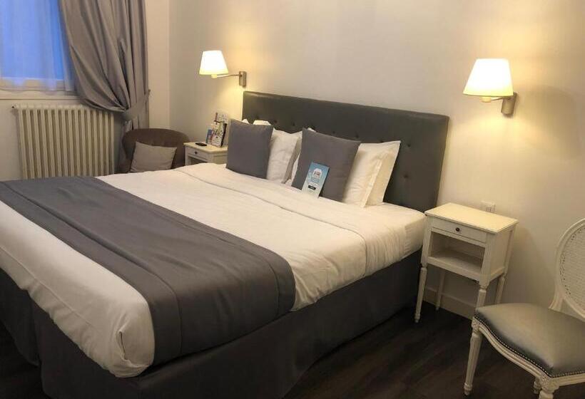 Номер Стандарт Трехместный, Kyriad Saumur Hyper Centre Hôtel Appartements Et Spa Soins Sothys Paris