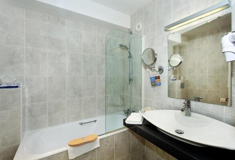 标准三人间, Kyriad Saumur Hyper Centre Hôtel Appartements Et Spa Soins Sothys Paris