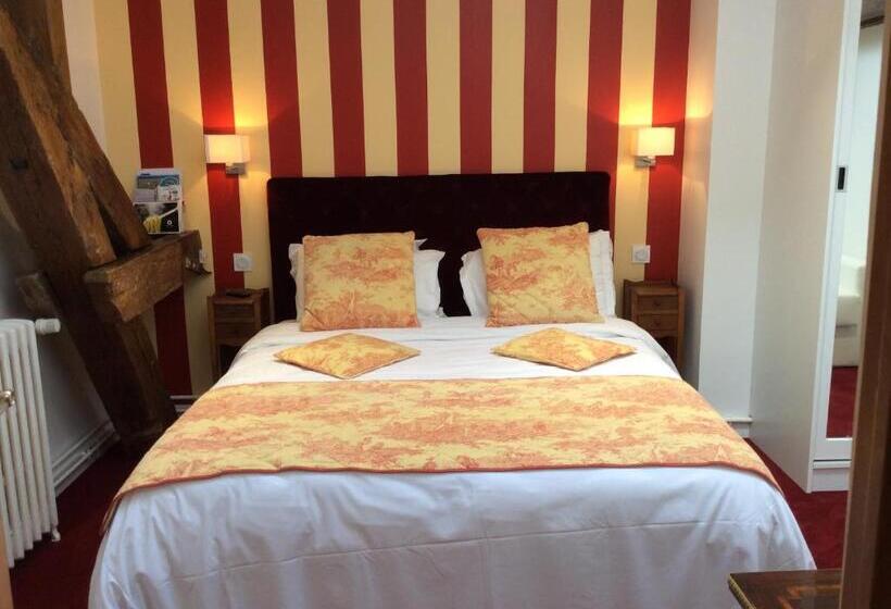 Номер Стандарт Трехместный, Kyriad Saumur Hyper Centre Hôtel Appartements Et Spa Soins Sothys Paris