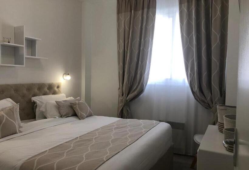 带1个卧室的带阳台的公寓, Kyriad Saumur Hyper Centre Hôtel Appartements Et Spa Soins Sothys Paris