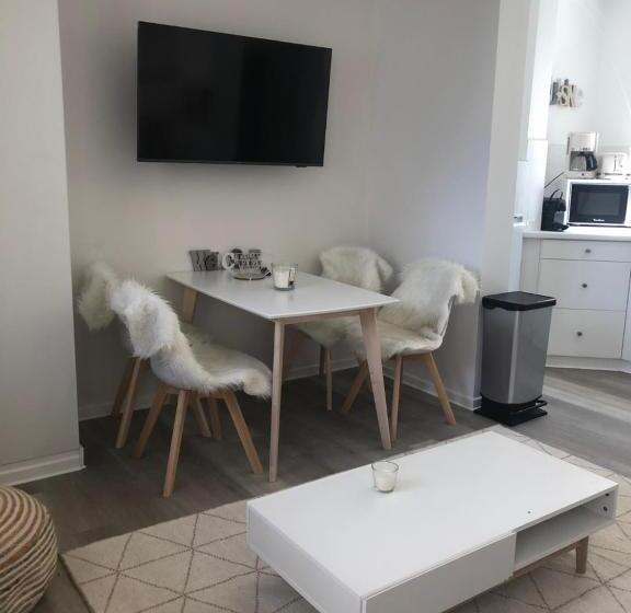 带1个卧室的带阳台的公寓, Kyriad Saumur Hyper Centre Hôtel Appartements Et Spa Soins Sothys Paris