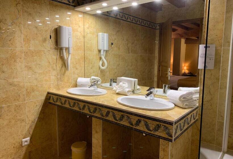 Семейный Номер, Kyriad Saumur Hyper Centre Hôtel Appartements Et Spa Soins Sothys Paris