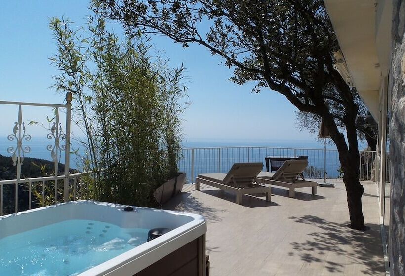 סוויטה אקזקיוטיב, La Chevre D Or