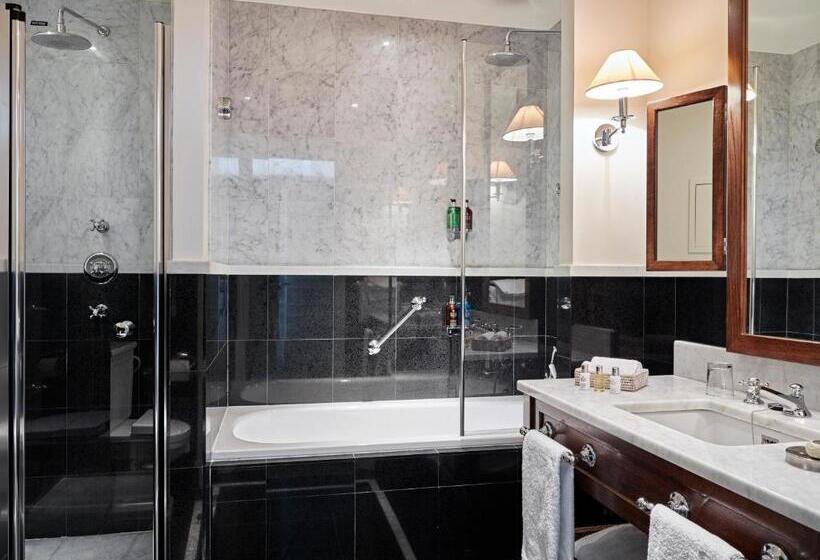 سوییت, La Tremoille Paris