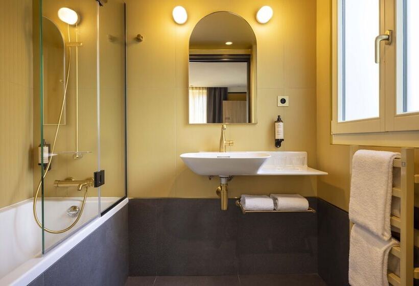 コンフォートルーム, Hôtel Jardin De Cluny