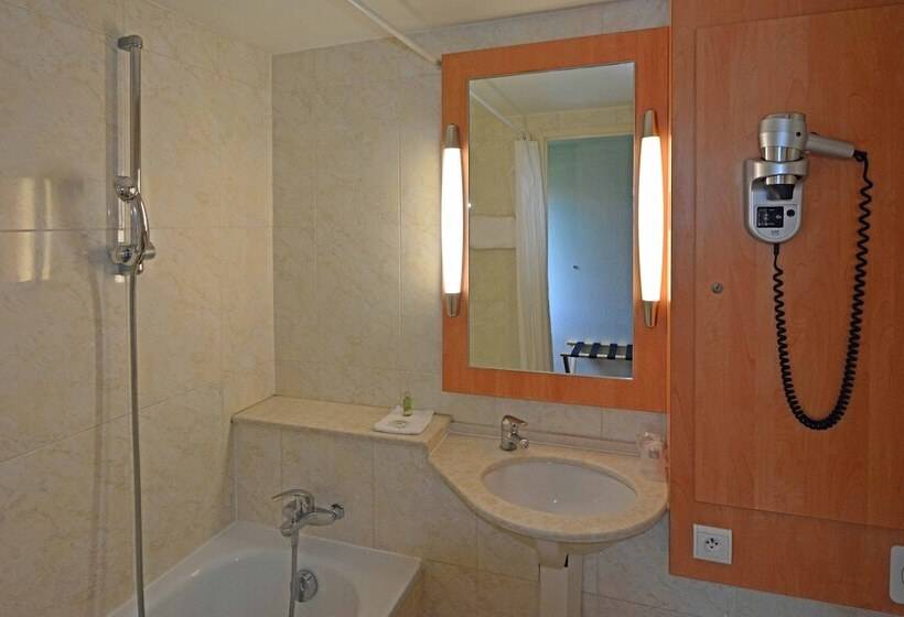 Номер Стандарт, Logis Hôtel Des Lacs Paris Sud