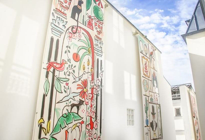 Chambre Standard, Maison Mère