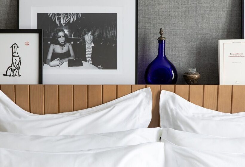 Chambre Standard, Maison Mère