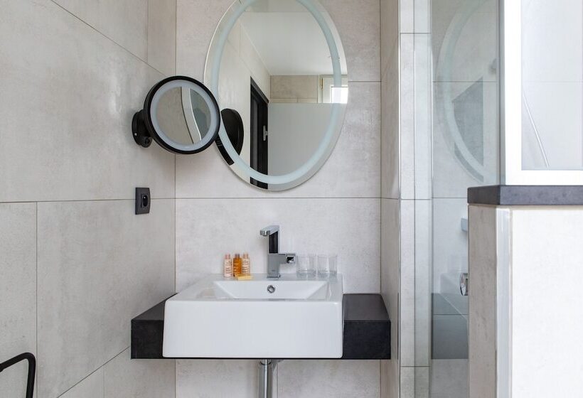 Chambre Triple Standard, Maison Mère