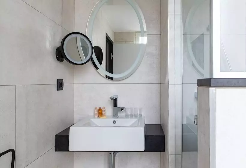 Chambre Triple Standard, Maison Mère