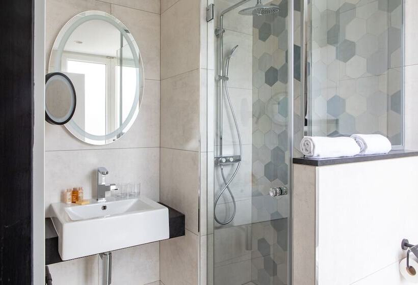 Chambre Triple Standard, Maison Mère