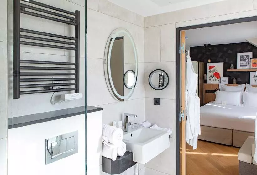 Chambre Deluxe, Maison Mère