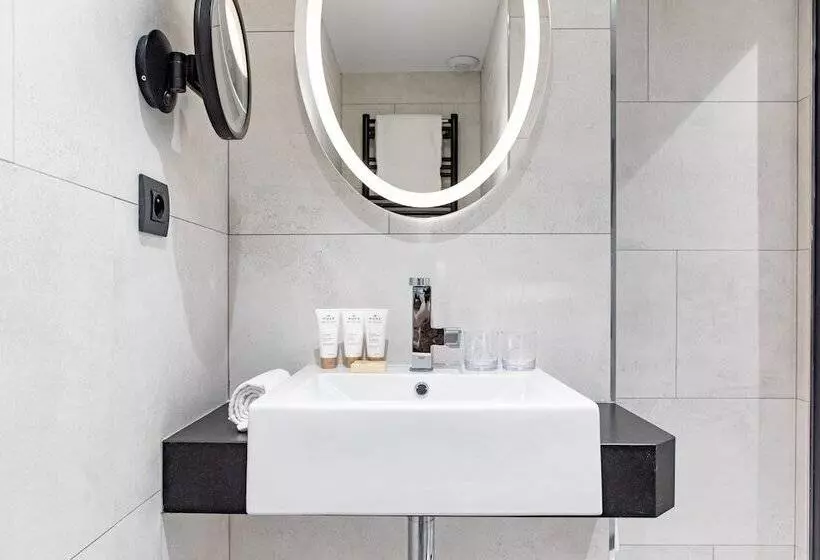 Suite, Maison Mère