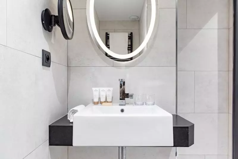 Chambre Deluxe, Maison Mère