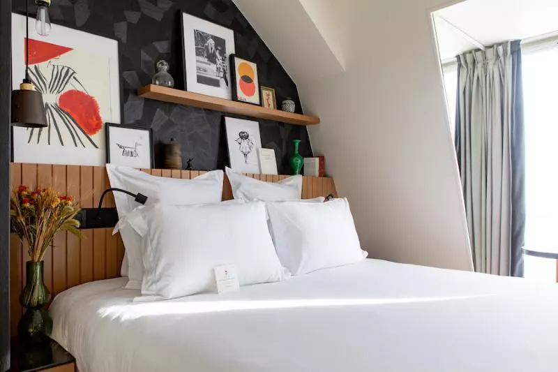 Chambre Deluxe, Maison Mère