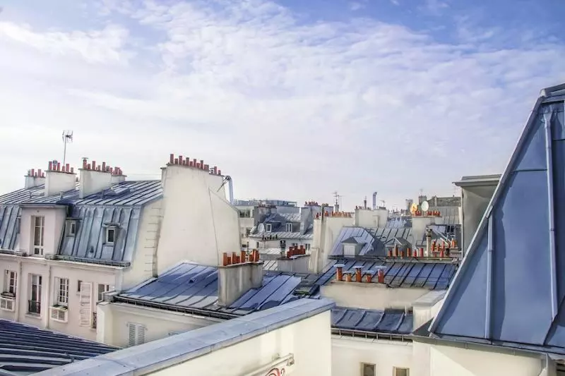 Suite, Maison Mère