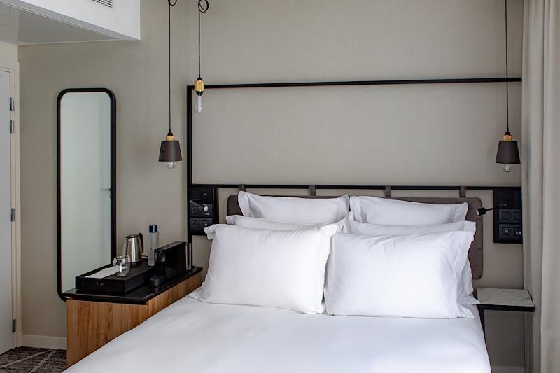 Chambre Standard, Maison Mère