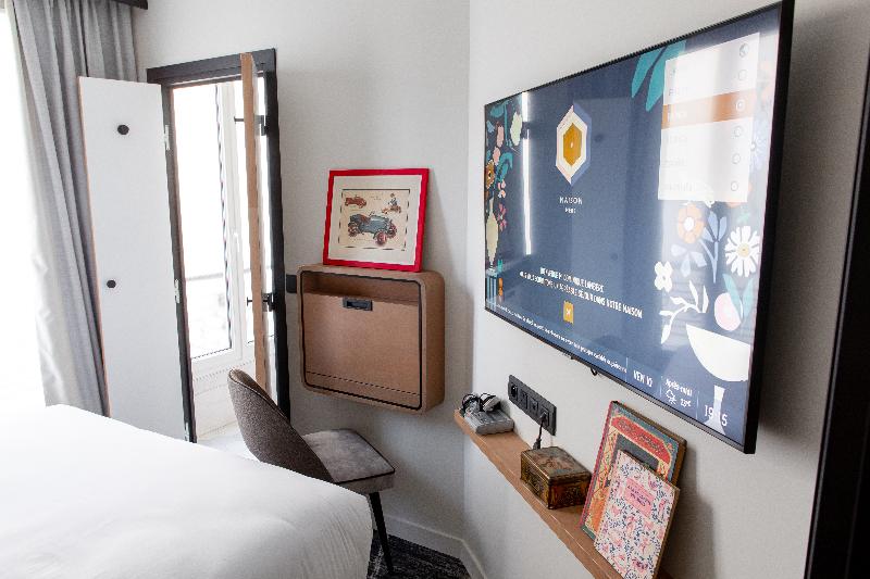 Chambre Standard, Maison Mère