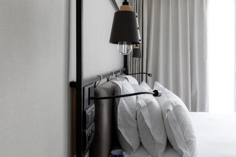 Chambre Standard, Maison Mère