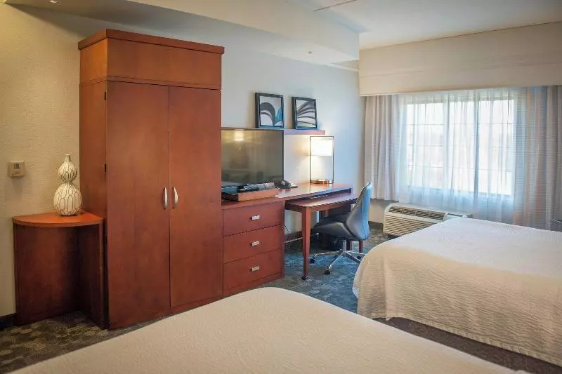 Chambre Triple Deluxe, Maison Mère