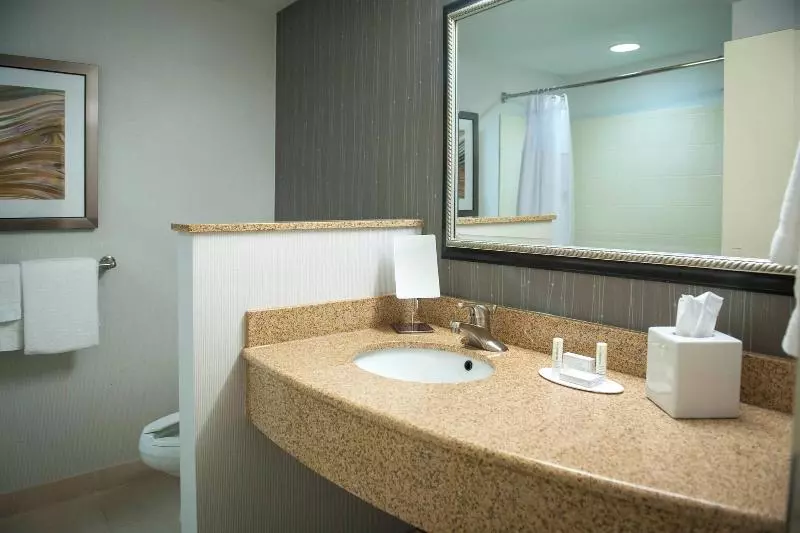 Chambre Triple Deluxe, Maison Mère