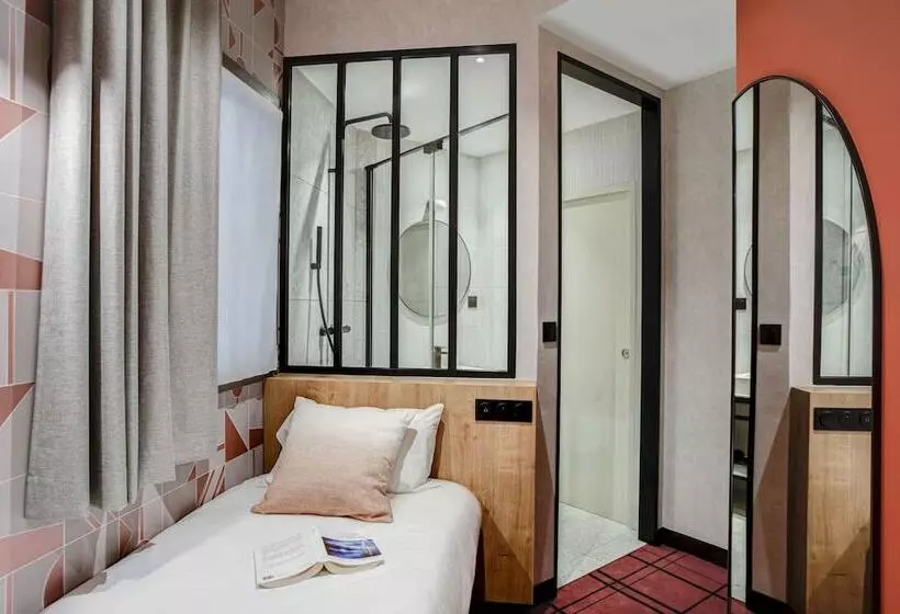 Habitación Estándar Individual, Republik